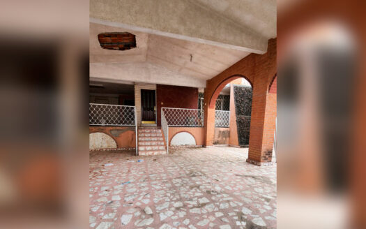 Casa con bodegas en Sector Centro