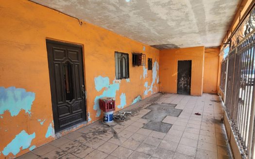 Casa y Local en Voluntad 4