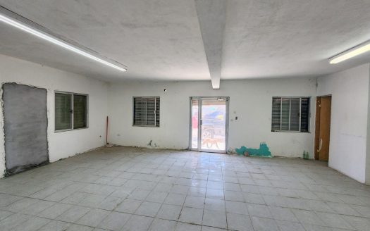 Casa y Local en Voluntad 4